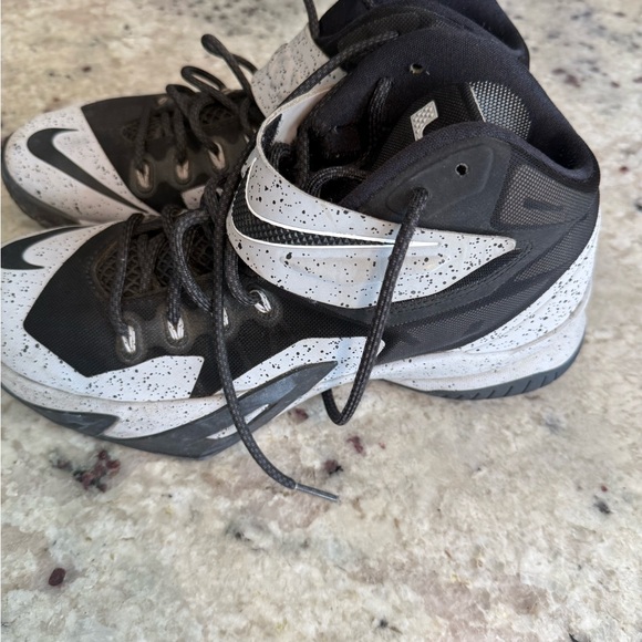 Nike Zoom LeBron Soldier 8 Premium Black size 9 - Picture 3 of 7